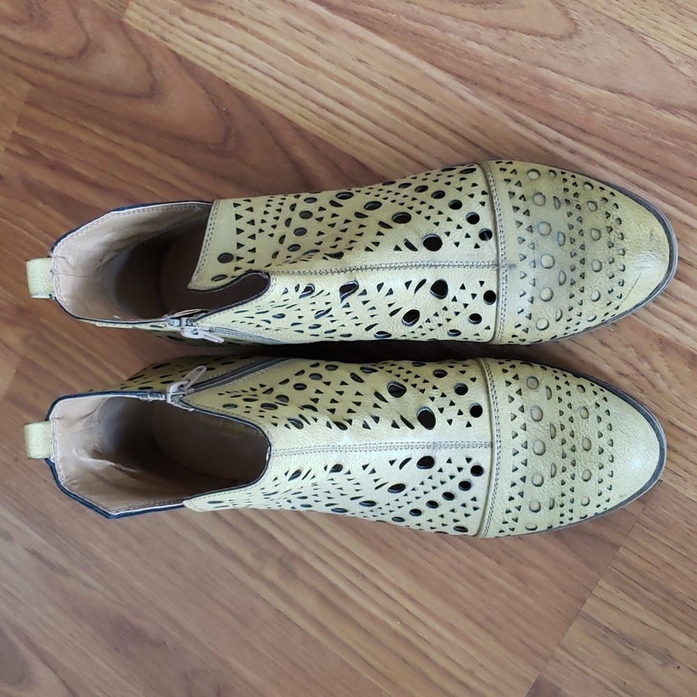 Cloudwalkers by Avenue Green Bootie